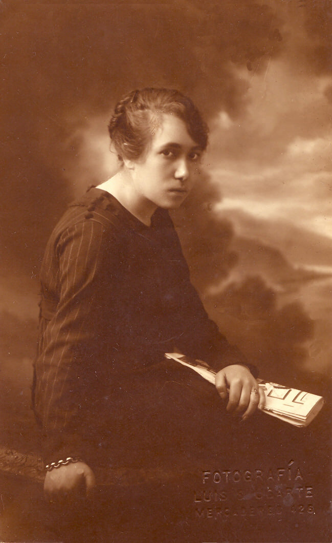 Foto de María Wiese color sepia